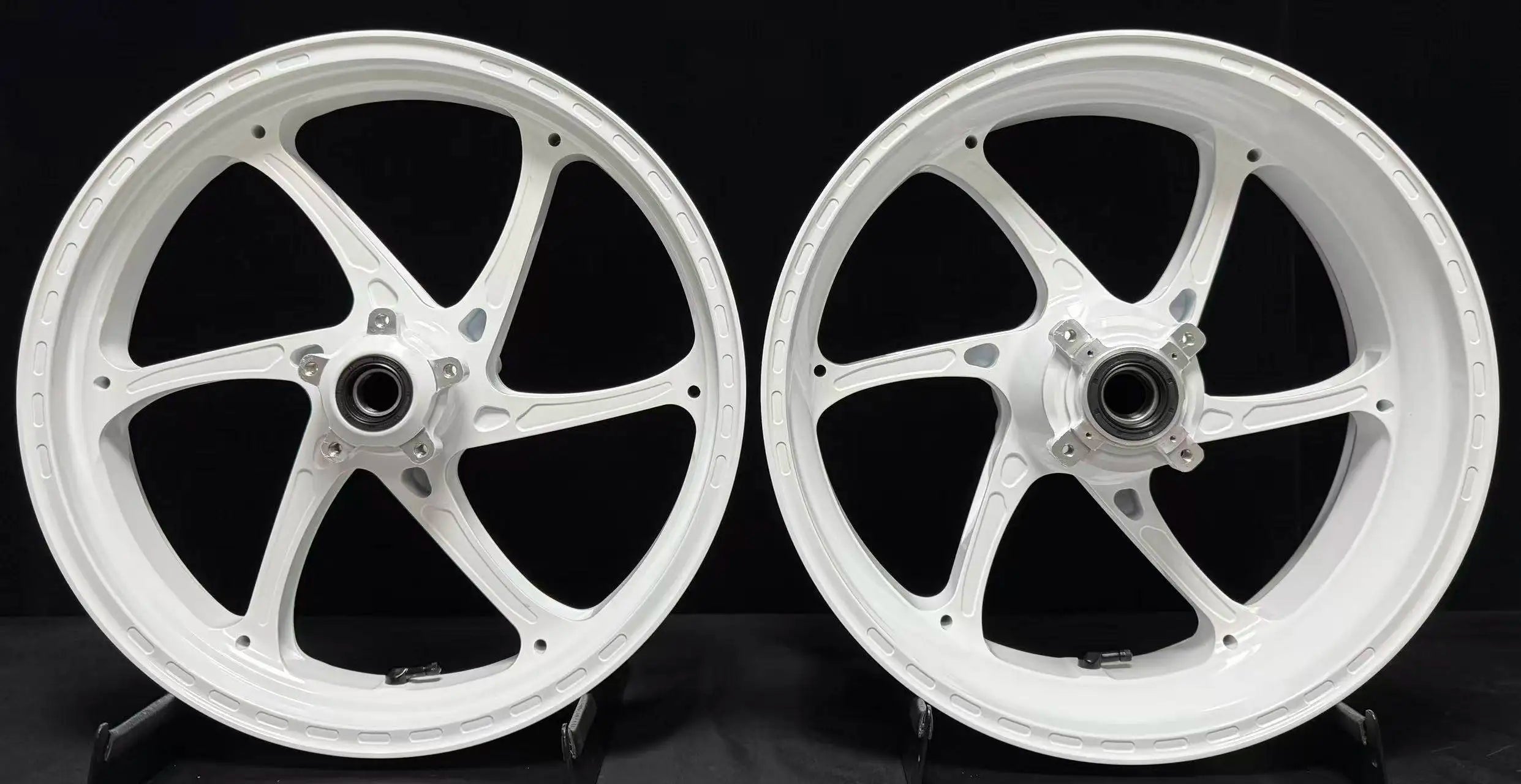 Suitable for Ducati Panigale V4 Streetfighter V4 2018-2025 Forged Aluminum Alloy Wheel Hubs - CNC Lightweight Performance Wheels