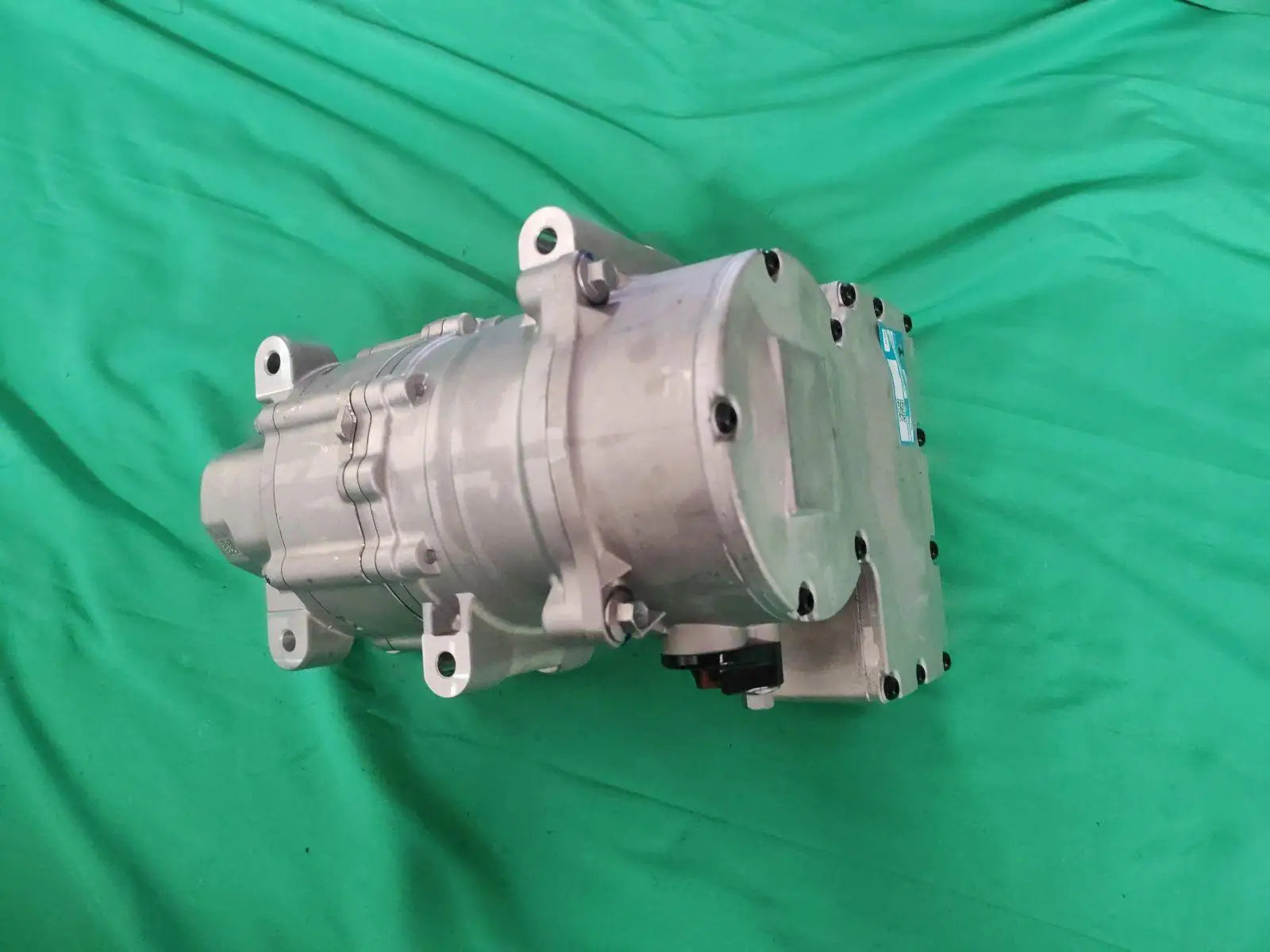 BYD Tengshi Z9 Electric A/C Compressor HTEA-8103020,Original Genuine Parts,Brand New & Strictly Inspected with Quality Assurance