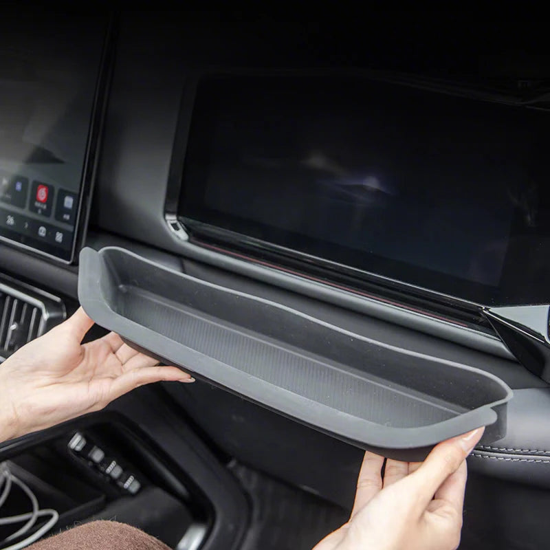 For BYD Formula Leopard 8 Passenger Side Silicone Storage Box ScratchResistant StainResistant Non-Slip Dashboard Organizer