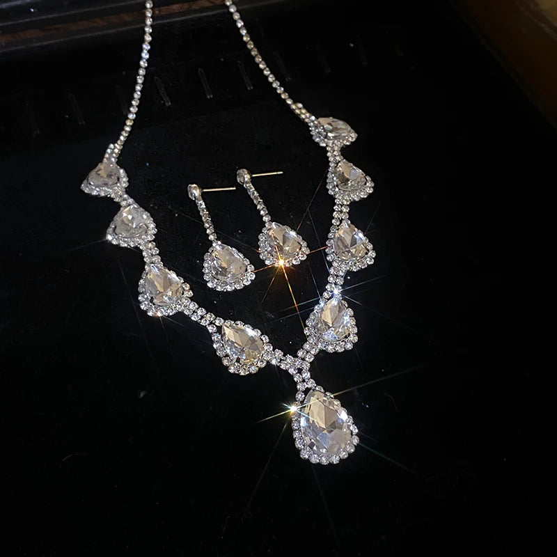 Set di collana e orecchini con strass rossi intarsiati, di lusso leggero, collana girocollo a goccia, set di gioielli per feste di nozze da sposa