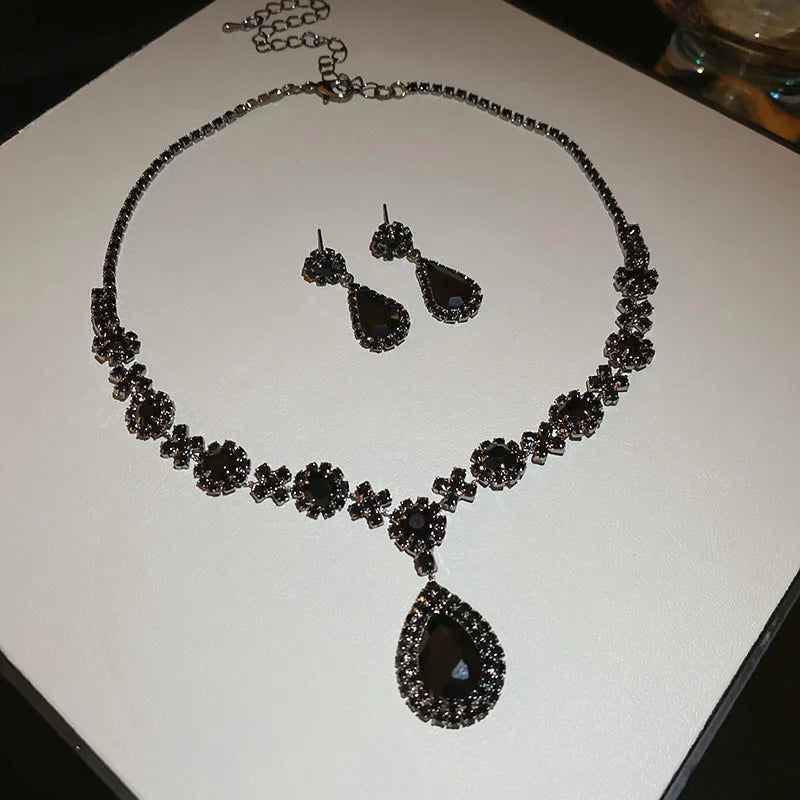 Ingelegde Rode Strass Ketting Oorbellenset Voor Vrouwen Licht Luxe Waterdruppel Choker Ketting Bruids Feest Juwelensets