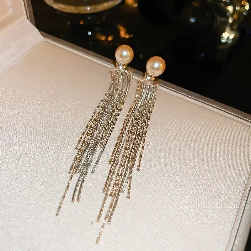 Orecchini pendenti da donna con strass a nappa lunga e catene, colore oro, orecchini pendenti delicati con ciondoli, gioielli di moda