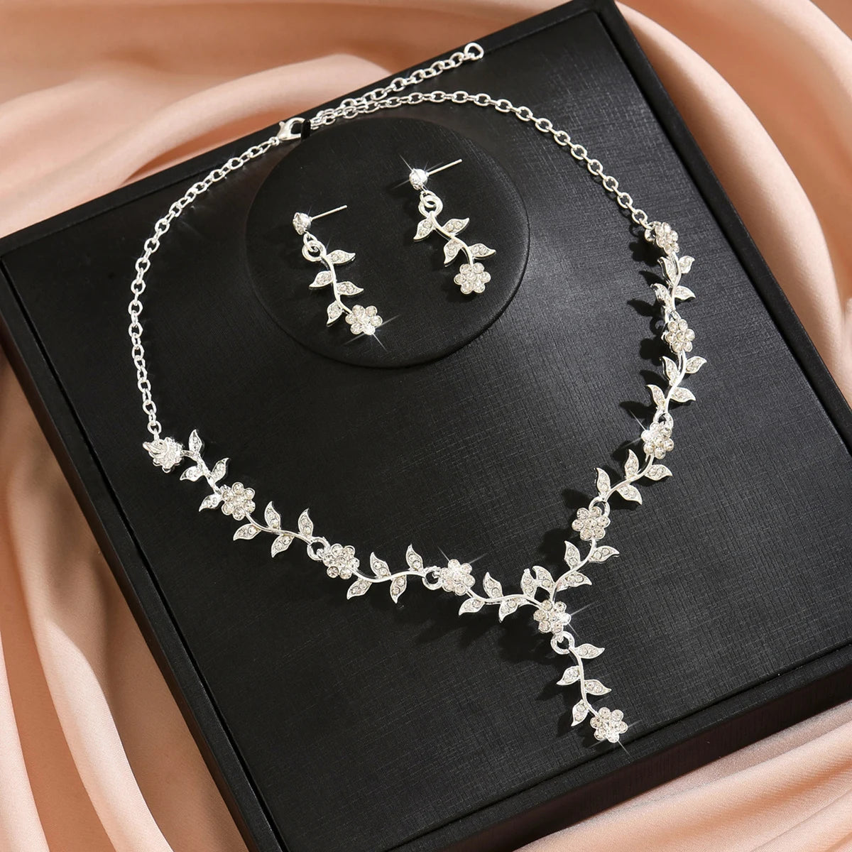 Set Gioielli da Donna 3 Pezzi con Collana e Orecchini a Fiore, Ideale per Matrimoni, Feste e Regali Festivi