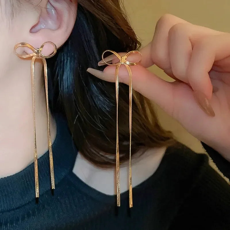 Orecchini pendenti da donna con strass a nappa lunga e catene, colore oro, orecchini pendenti delicati con ciondoli, gioielli di moda