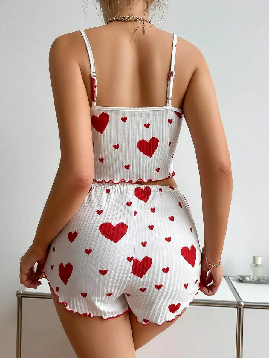 Pigiama da donna, set due pezzi: canotta corta e pantaloncini. Taglie S, M, L. Colore bianco. Traspirante, morbido, casual, con stampa "Love".