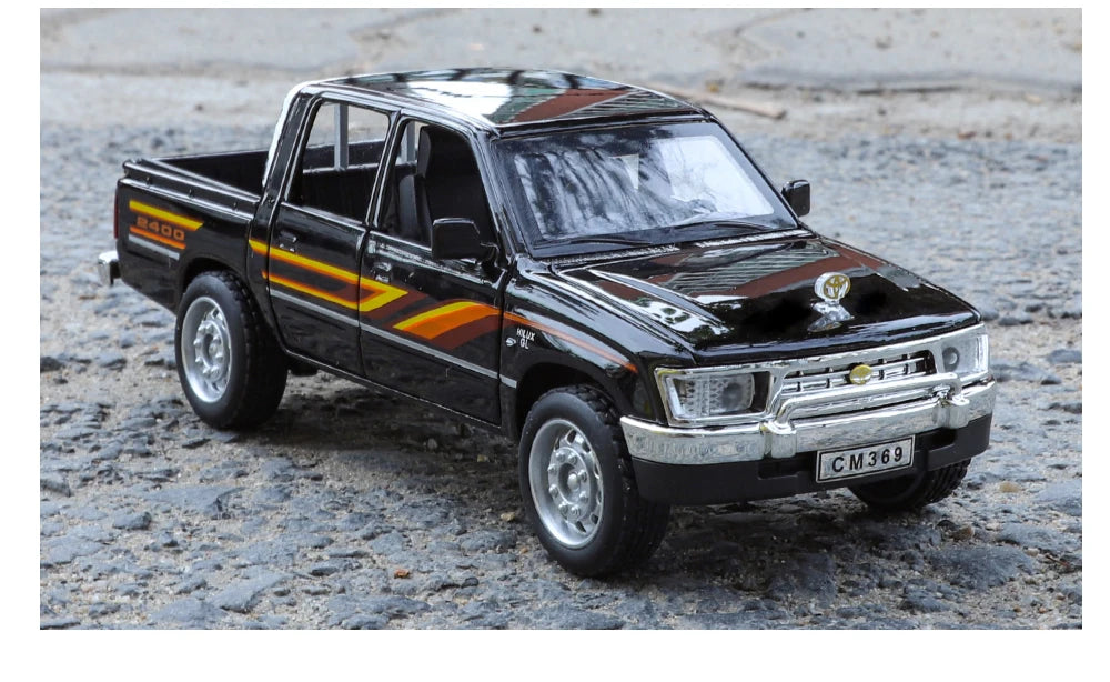 1:32 Toyota Hilux Off Road Pickup Truck Alloy Diecast Metal Model Hight Simulation Sound Light Toy Desktop Ornaments Boys Gifts