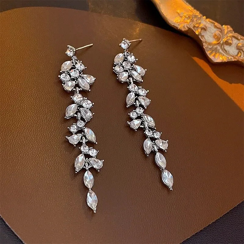 Lange Kwast Strass Kettingen Oorlijn Druppel Oorbellen voor Vrouwen Goudkleurige Delicate Hangoorbellen Hangende Hanger Mode Sieraden
