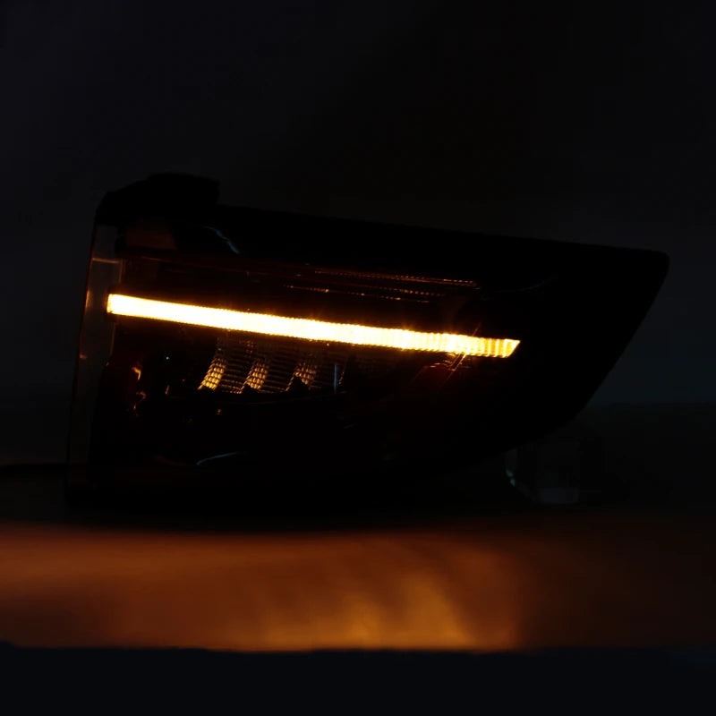 LED Rear Bumper Tail Light For Land Rover Discovery Sport 2020 2021 2022 2023 Brake Light Tail Lamp Assembly LR149765 LR149764