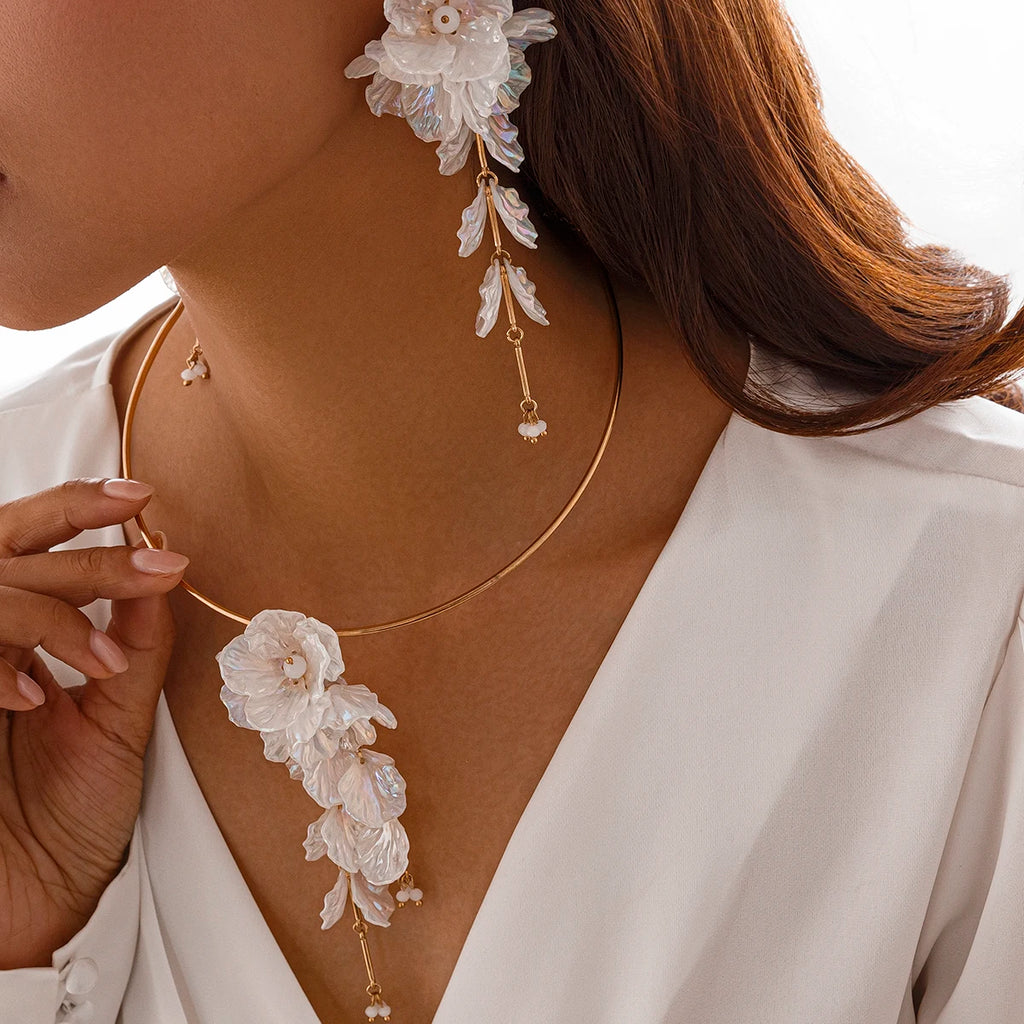Ingemark Creative Punk Torques Catena Collana Donna Orecchini Pendenti con Fiori Bianchi Eleganti Gioielli da Sposa