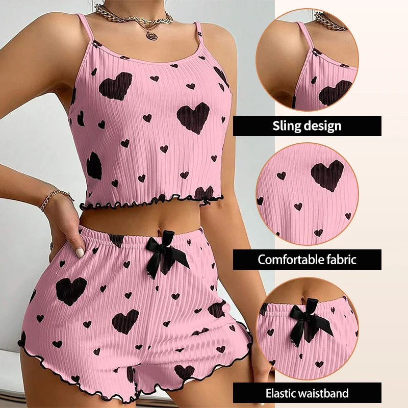 Pigiama da donna, set due pezzi: canotta corta e pantaloncini. Taglie S, M, L. Colore bianco. Traspirante, morbido, casual, con stampa "Love".