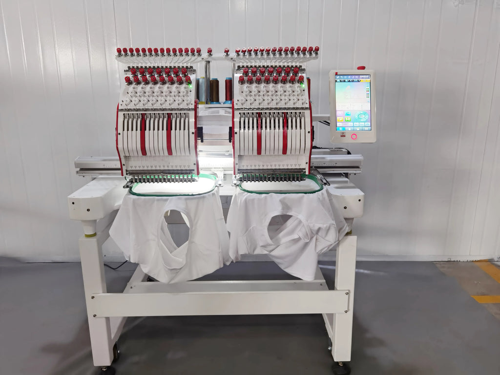 Macchina da ricamo per capi T-shirt di alta qualità, macchina da ricamo computerizzata a una testa, macchina da ricamo piatta per abbigliamento