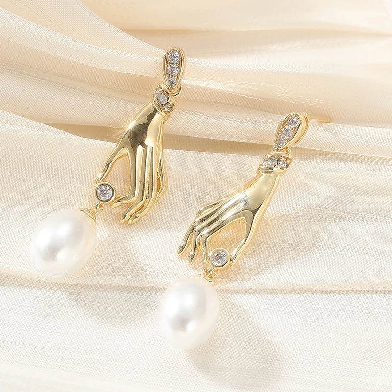 Orecchini pendenti da donna con perla finta, dal design creativo a mano, accessorio di personalità alla moda, gioielli di temperamento per feste quotidiane