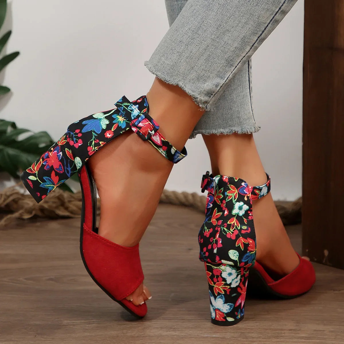 Scarpe estive da donna 2026 Sandali alti con stampa floreale vintage, open toe, tacco alto, casual, con fibbia alla caviglia