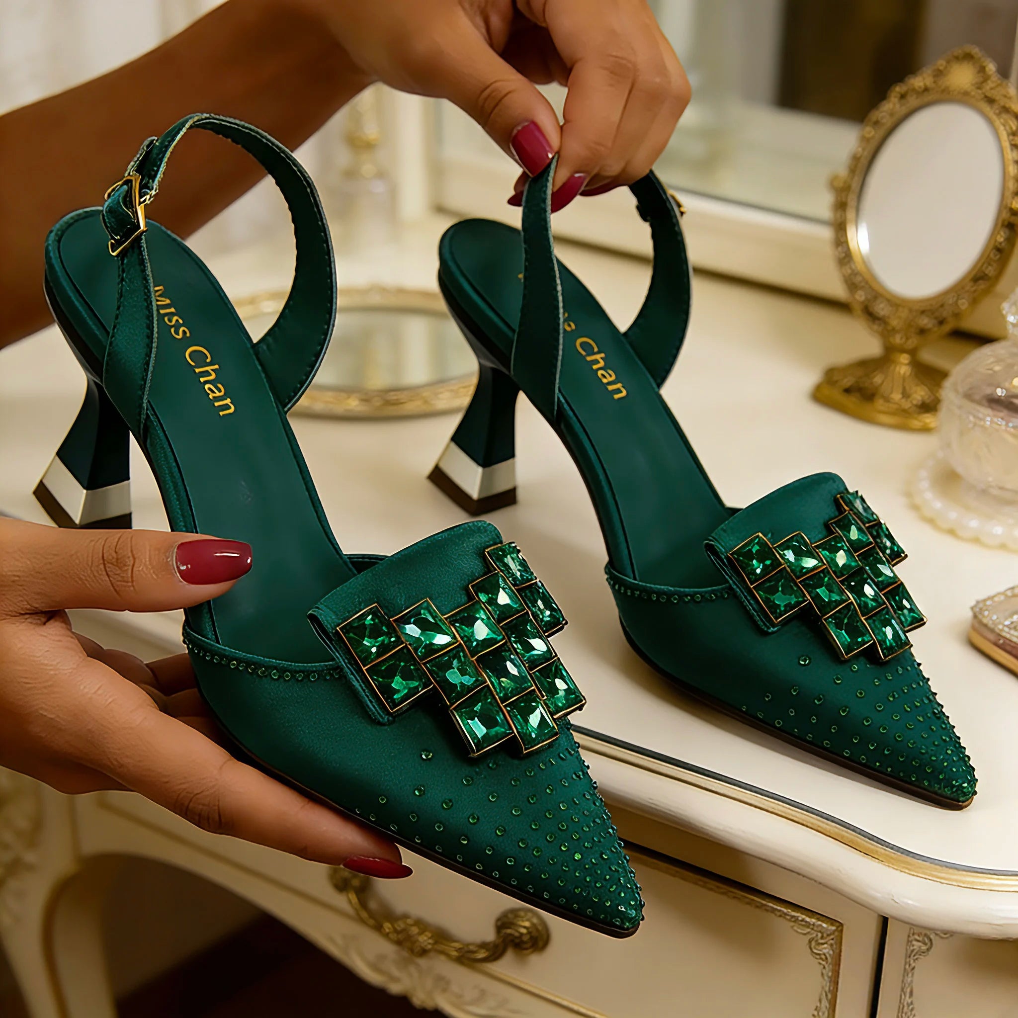 Venus Chan 2026 Eleganti Décolleté Slingback Verdi con Strass – Design Italiano, Punta Affusolata, Scarpe da Sposa e da Sera
