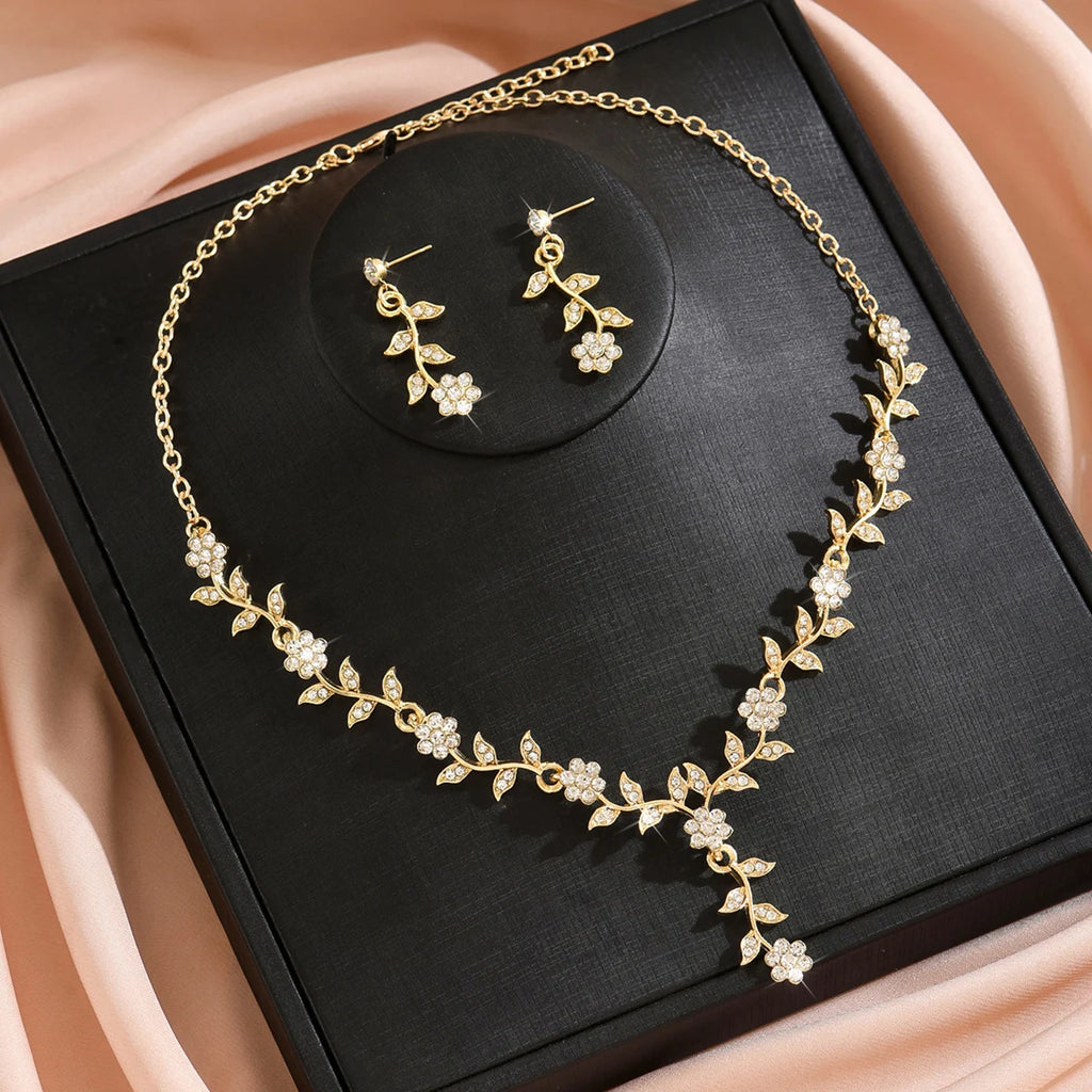Set Gioielli da Donna 3 Pezzi con Collana e Orecchini a Fiore, Ideale per Matrimoni, Feste e Regali Festivi