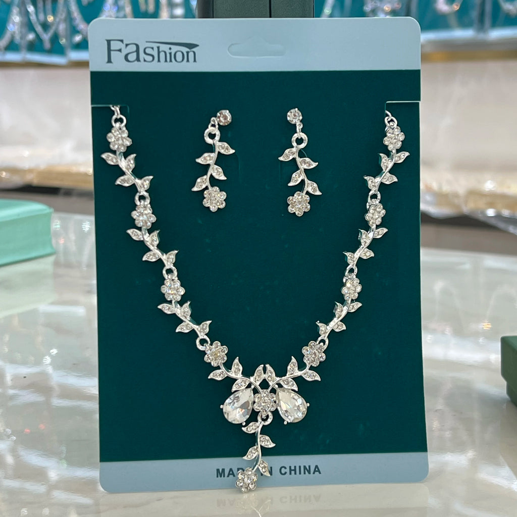 Set Gioielli da Donna 3 Pezzi con Collana e Orecchini a Fiore, Ideale per Matrimoni, Feste e Regali Festivi