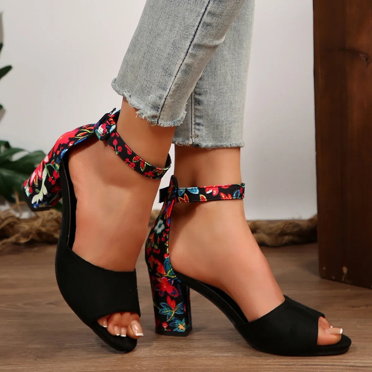 Scarpe estive da donna 2026 Sandali alti con stampa floreale vintage, open toe, tacco alto, casual, con fibbia alla caviglia