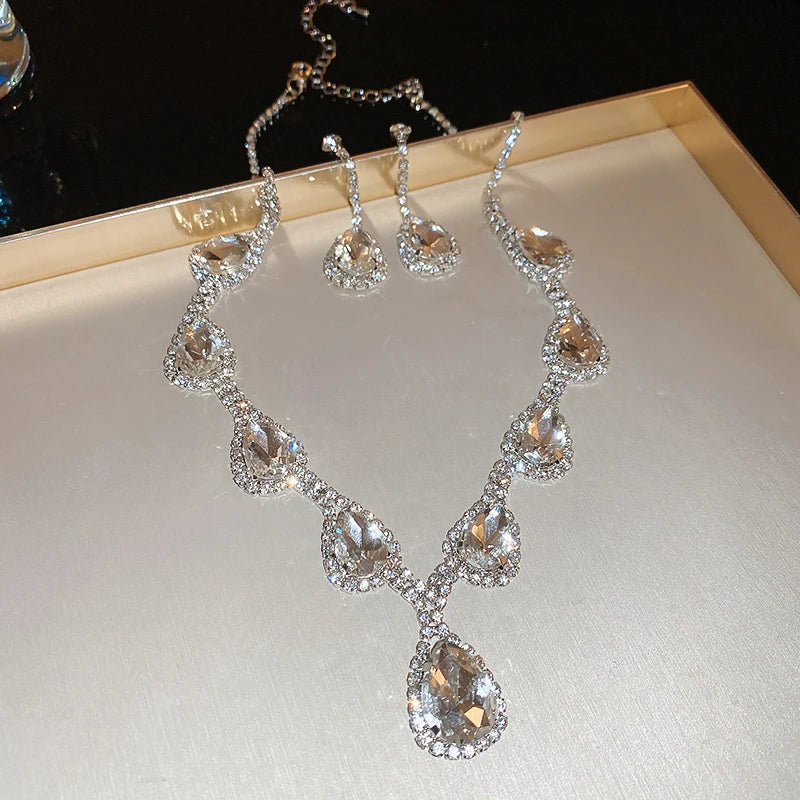 Set di collana e orecchini con strass rossi intarsiati, di lusso leggero, collana girocollo a goccia, set di gioielli per feste di nozze da sposa