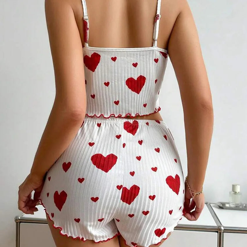 Pigiama da donna, set due pezzi: canotta corta e pantaloncini. Taglie S, M, L. Colore bianco. Traspirante, morbido, casual, con stampa "Love".