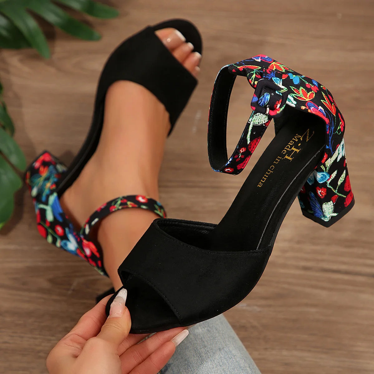 Scarpe estive da donna 2026 Sandali alti con stampa floreale vintage, open toe, tacco alto, casual, con fibbia alla caviglia