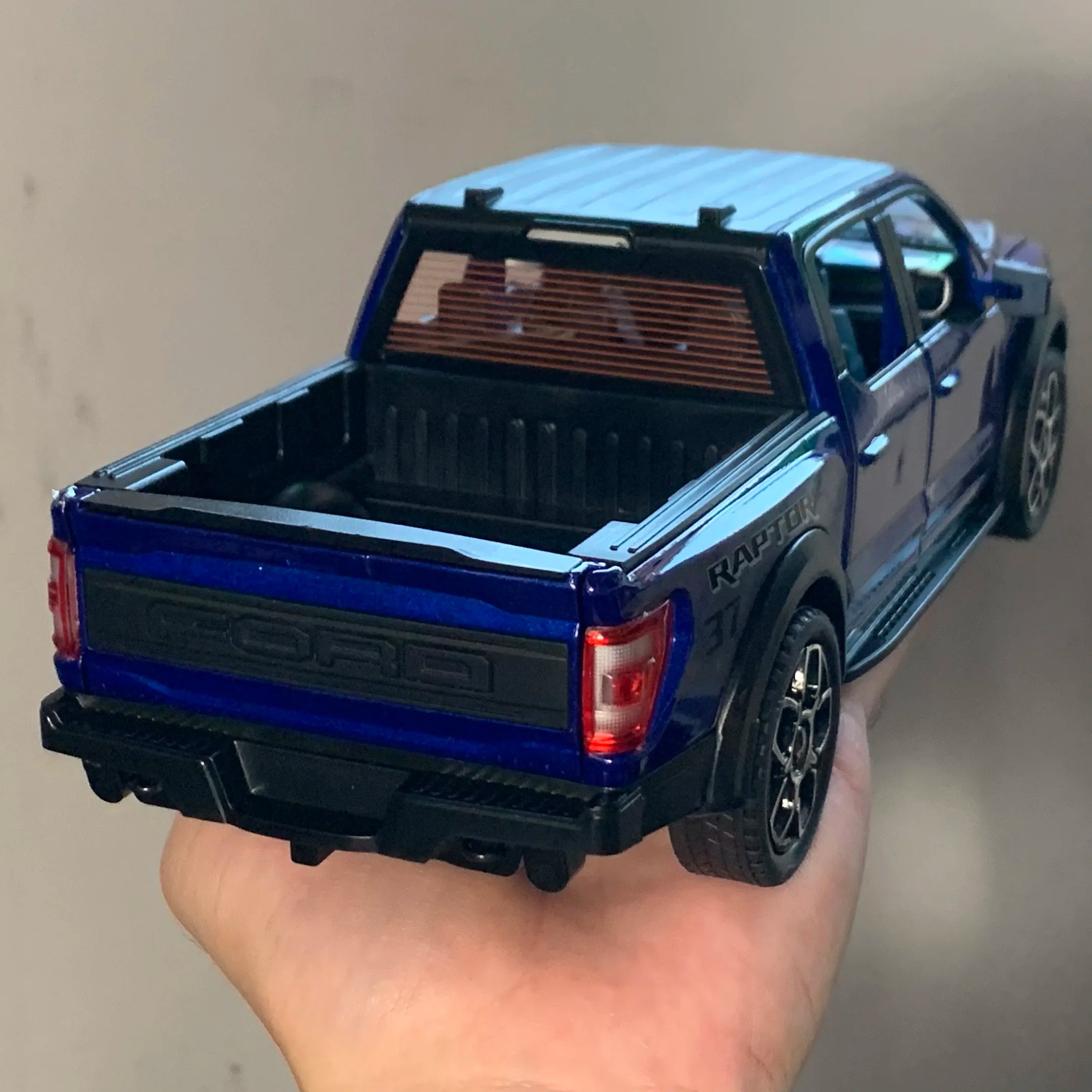 1:20 Ford Raptor F150 Pickup Truck Toy Car Model Alloy Diecast Doors Opened Pull Back Sound Light Scale Model Car Toys For Boys