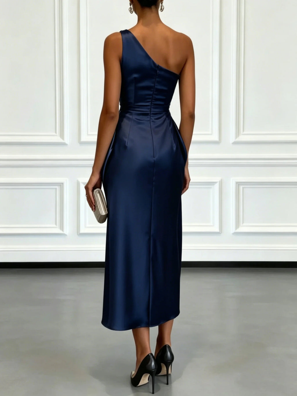 Satijnen midi-jurk met één schouder, geplooide taille, elegante mouwloze feestjurk