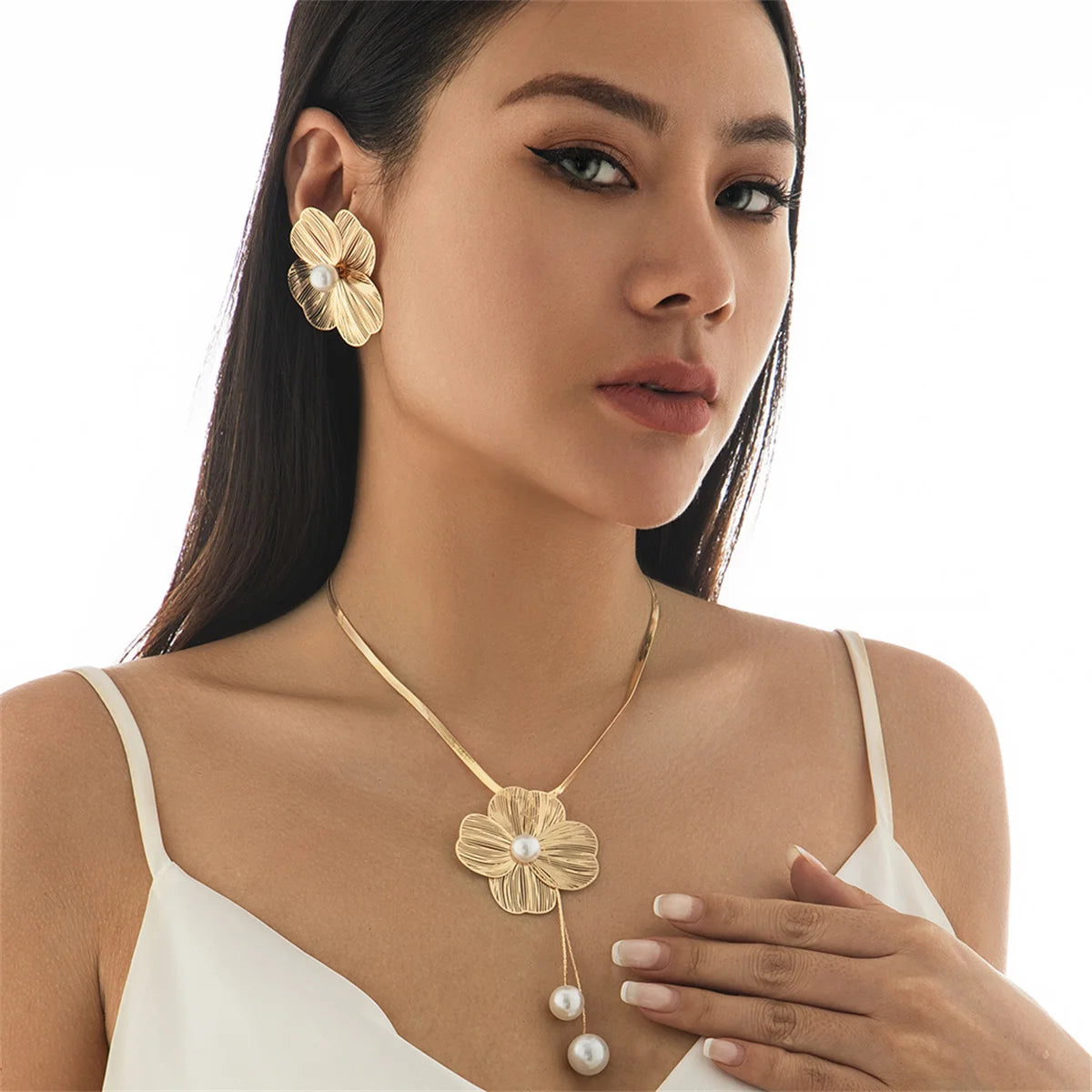 Ingemark Romantico Fiore Petalo Imitazione Perla Ciondolo Girocollo Orecchini a Perno Donna Alla Moda Kpop Set Gioielli Catena Serpente