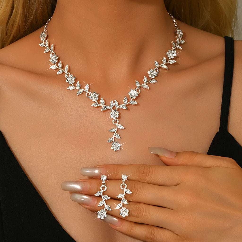 Set Gioielli da Donna 3 Pezzi con Collana e Orecchini a Fiore, Ideale per Matrimoni, Feste e Regali Festivi