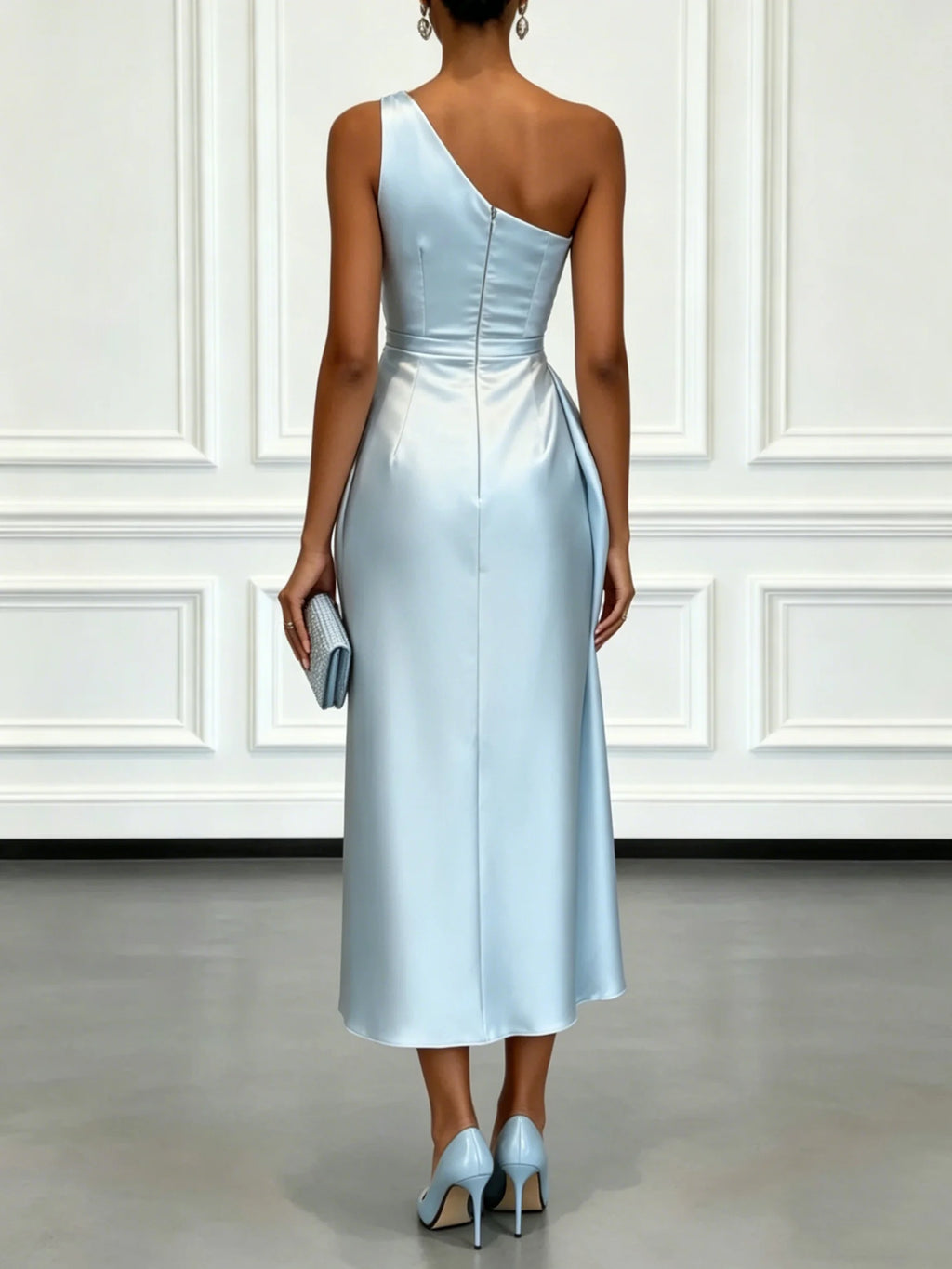 Satijnen midi-jurk met één schouder, geplooide taille, elegante mouwloze feestjurk