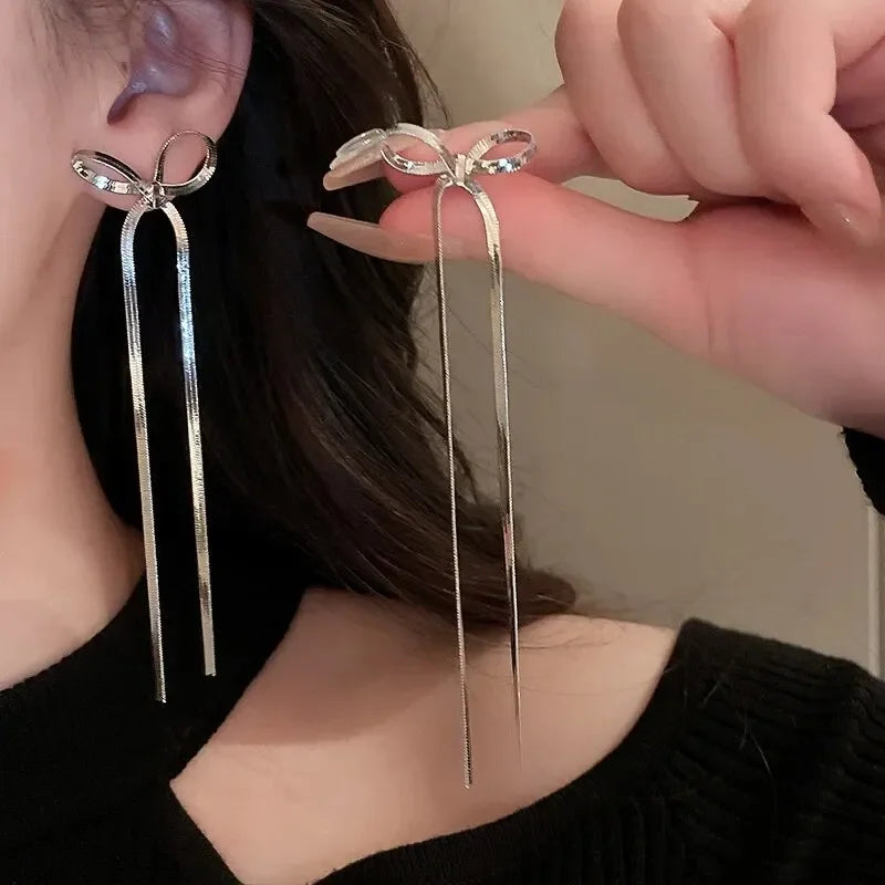 Orecchini pendenti da donna con strass a nappa lunga e catene, colore oro, orecchini pendenti delicati con ciondoli, gioielli di moda