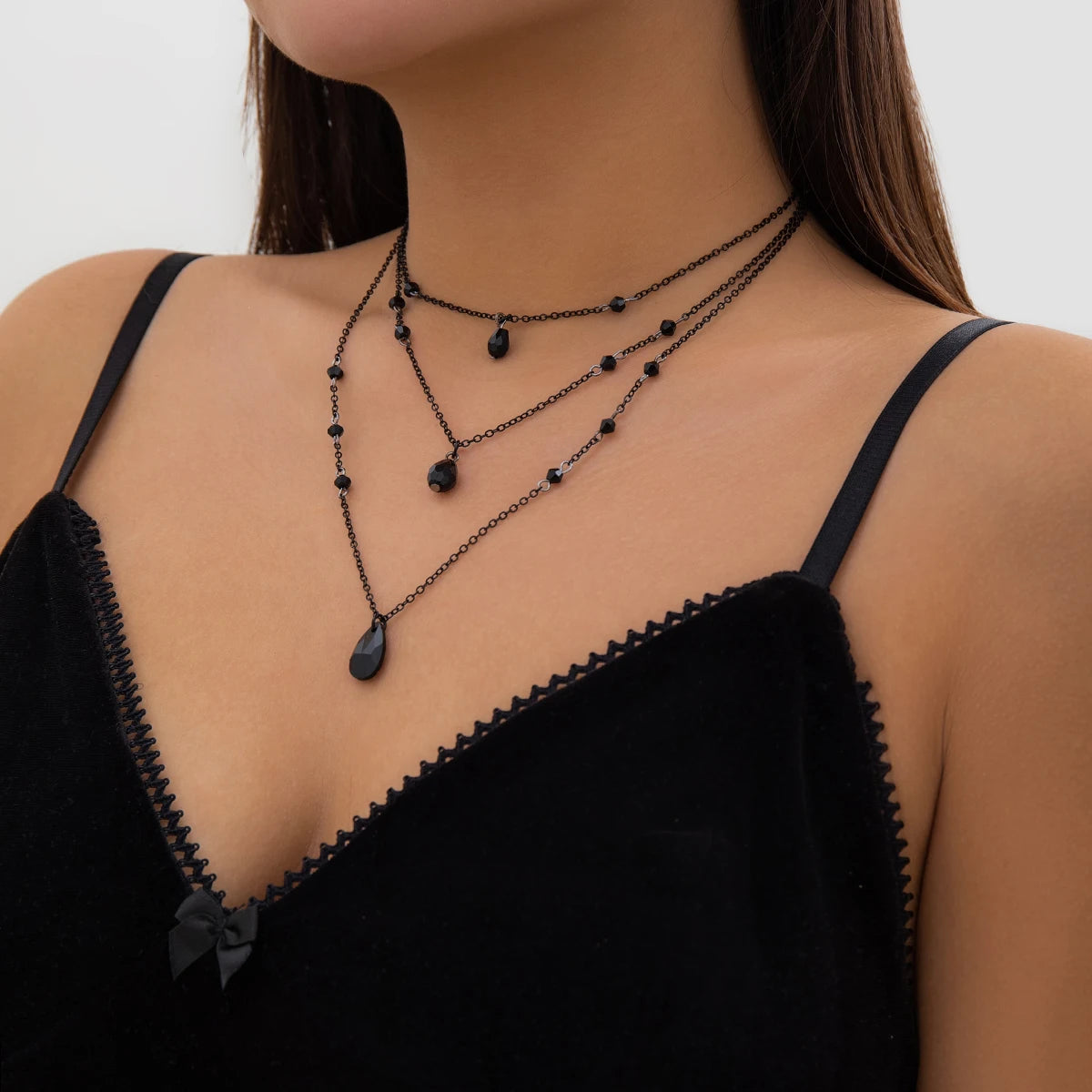 IngeSight.Z Set di collane a ciondolo a goccia in cristallo nero gotico a più strati per donna, girocollo vintage con catena a maglie in metallo nero