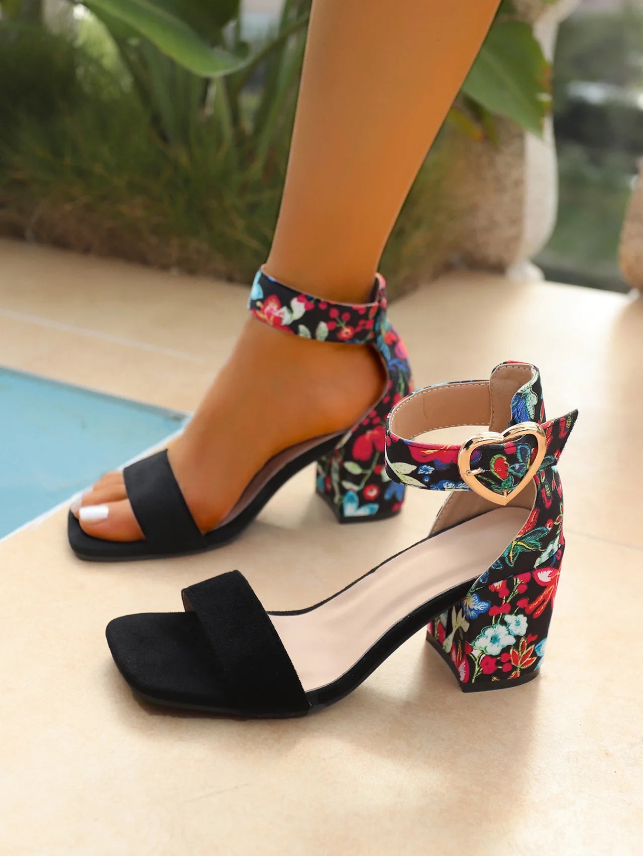 Sandali da donna alla moda con cinturino largo, comodi, morbidi, con tacco alto, aperti in punta, estivi, con tacco spesso, stile casual semplice, in velluto