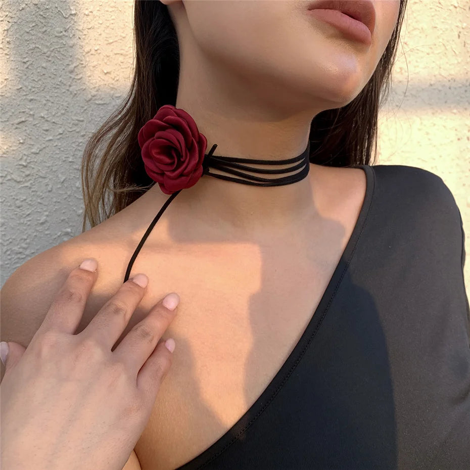 Collana girocollo con catena alla clavicola in corda regolabile in stile gotico romantico a forma di rosa grande, per donne e ragazze, accessori Y2K, stile coreano