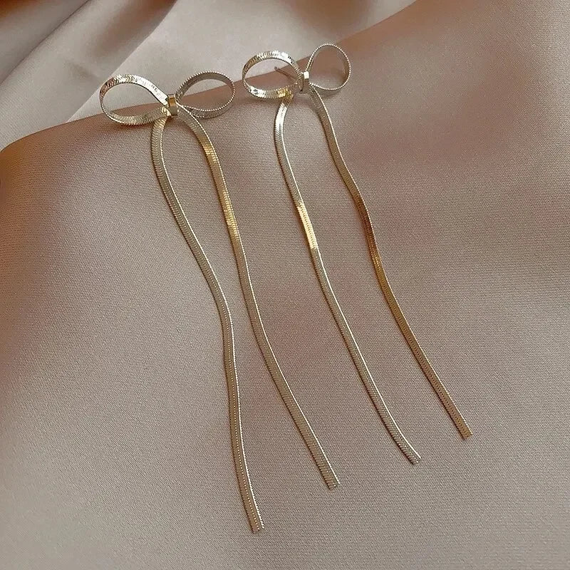 Orecchini pendenti da donna con strass a nappa lunga e catene, colore oro, orecchini pendenti delicati con ciondoli, gioielli di moda
