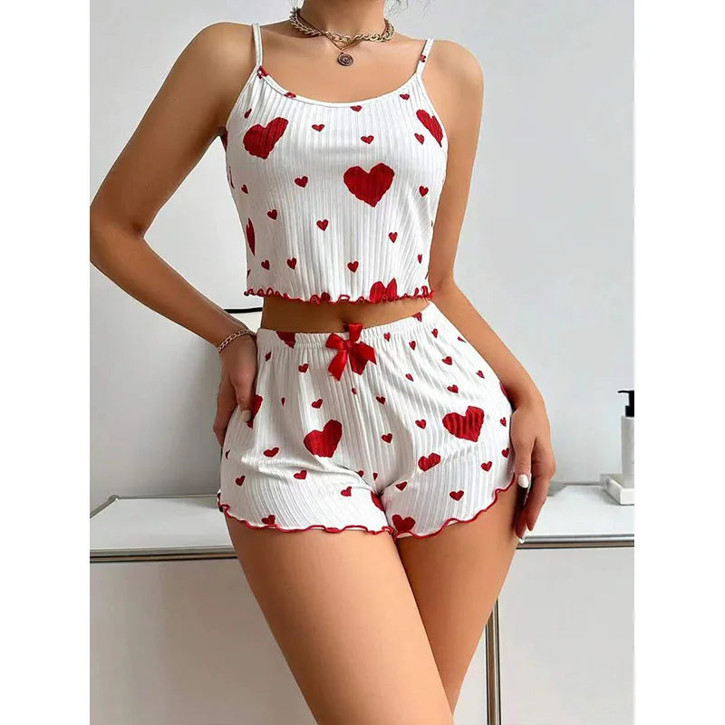 Pigiama da donna, set due pezzi: canotta corta e pantaloncini. Taglie S, M, L. Colore bianco. Traspirante, morbido, casual, con stampa "Love".
