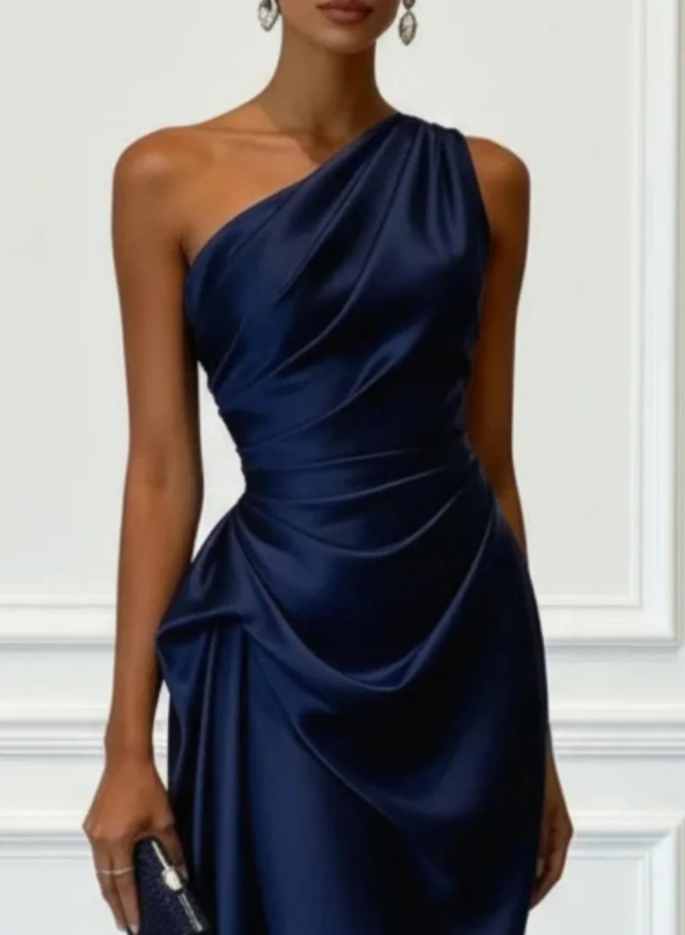 Satijnen midi-jurk met één schouder, geplooide taille, elegante mouwloze feestjurk