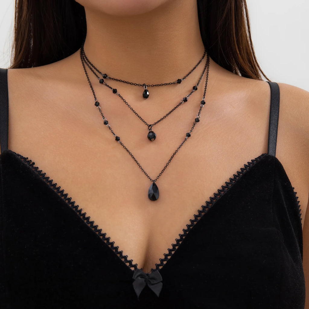 IngeSight.Z Set di collane a ciondolo a goccia in cristallo nero gotico a più strati per donna, girocollo vintage con catena a maglie in metallo nero