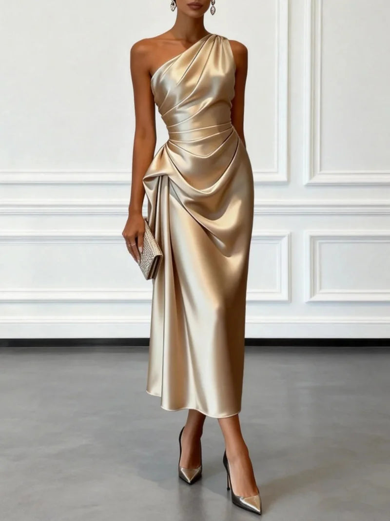 Satijnen midi-jurk met één schouder, geplooide taille, elegante mouwloze feestjurk