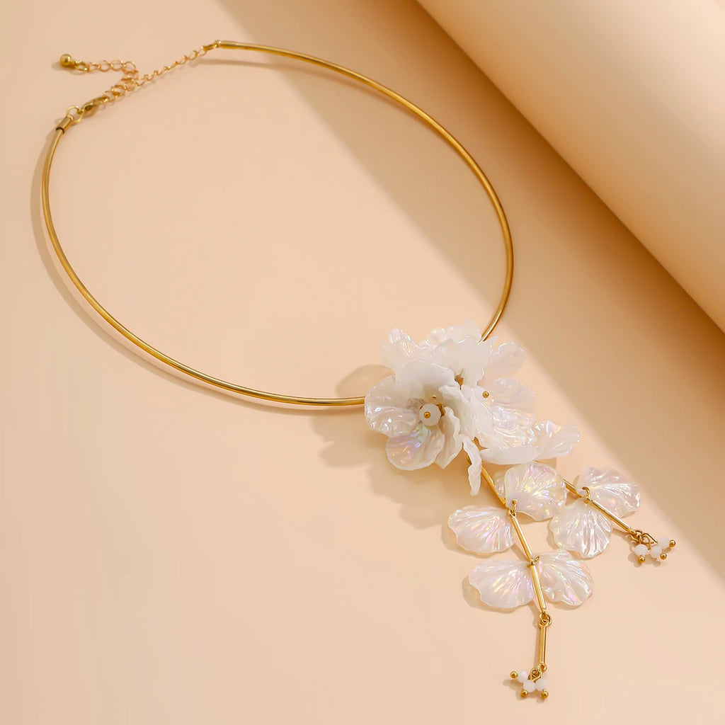 Ingemark Creative Punk Torques Catena Collana Donna Orecchini Pendenti con Fiori Bianchi Eleganti Gioielli da Sposa