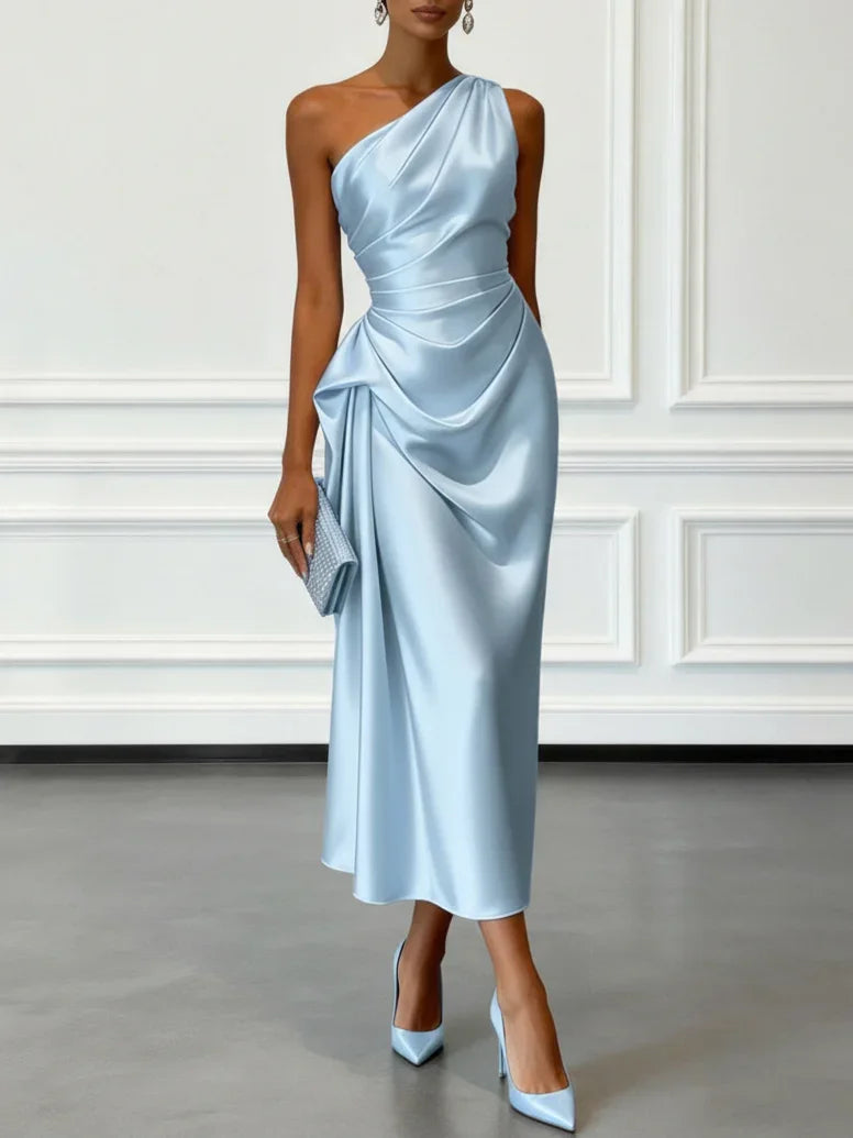 Satijnen midi-jurk met één schouder, geplooide taille, elegante mouwloze feestjurk