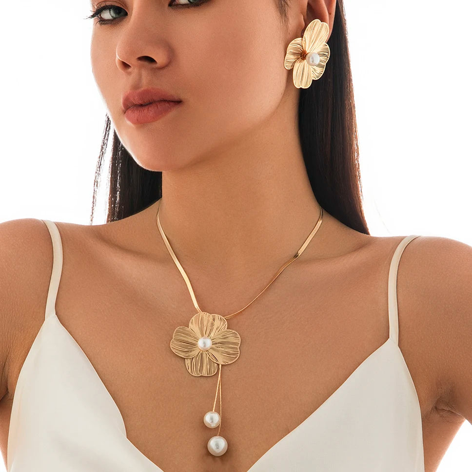 Ingemark Romantico Fiore Petalo Imitazione Perla Ciondolo Girocollo Orecchini a Perno Donna Alla Moda Kpop Set Gioielli Catena Serpente