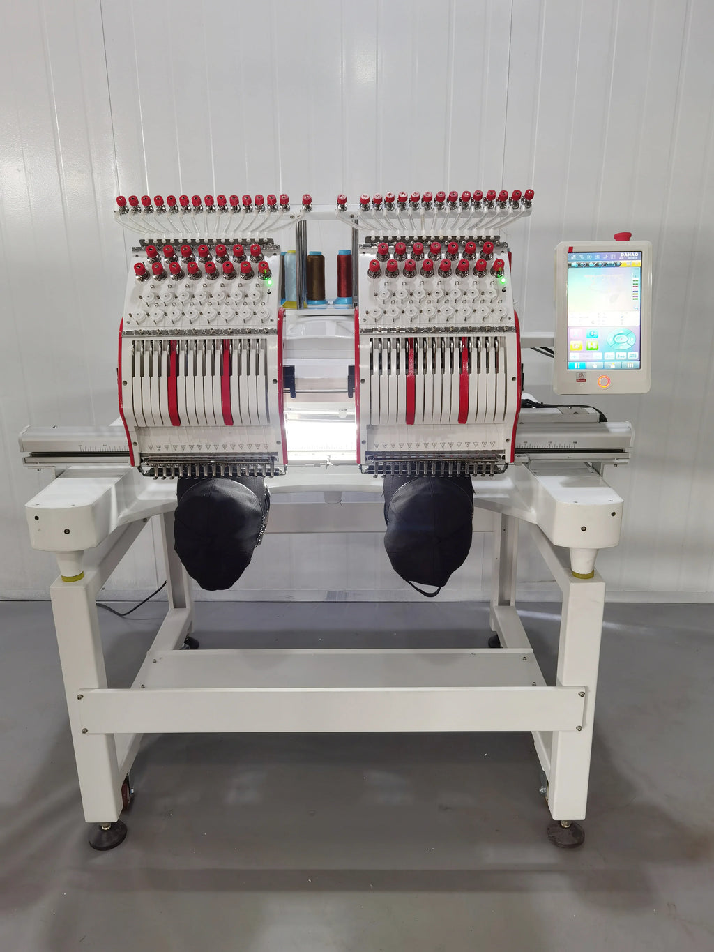 Macchina da ricamo per capi T-shirt di alta qualità, macchina da ricamo computerizzata a una testa, macchina da ricamo piatta per abbigliamento