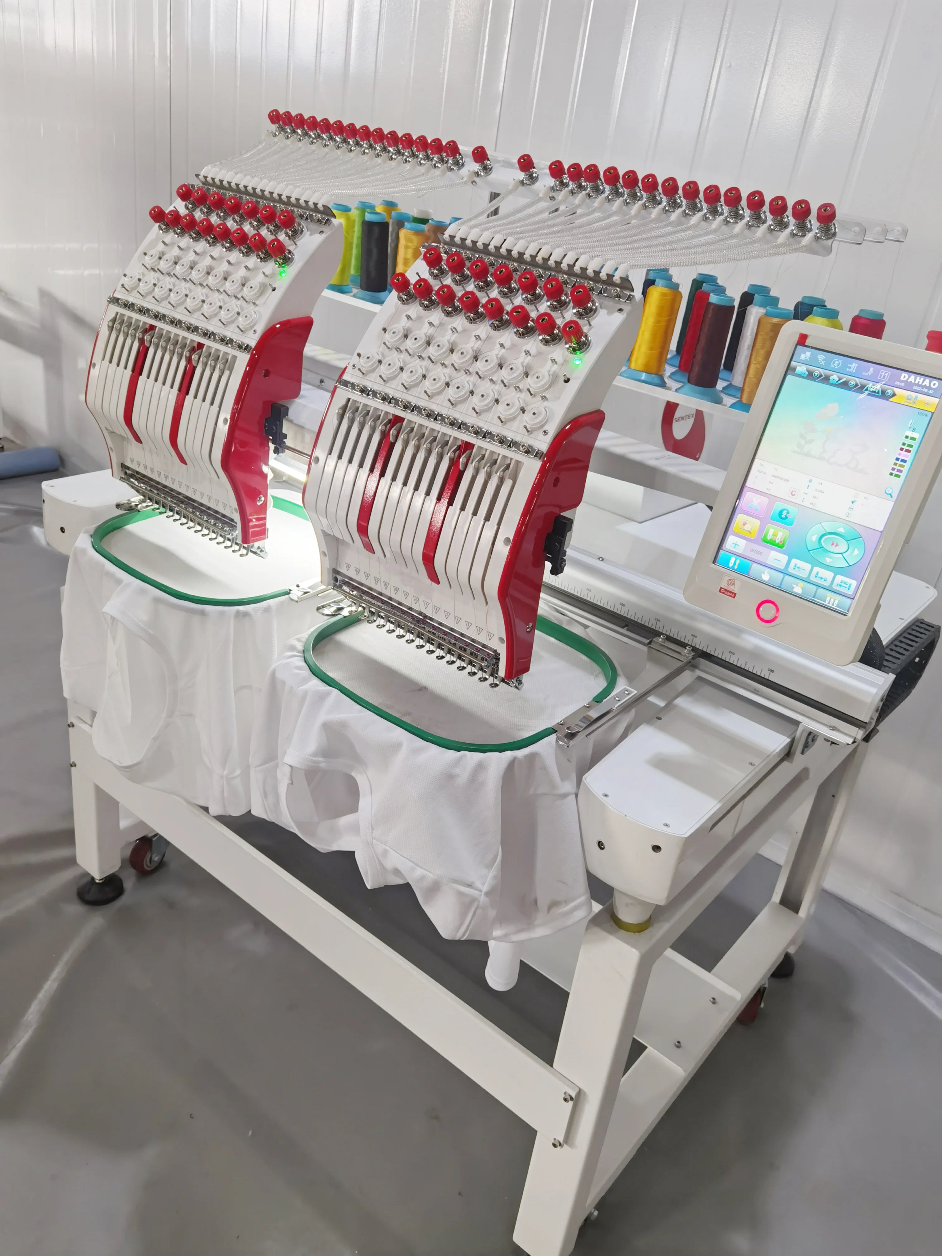 Macchina da ricamo per capi T-shirt di alta qualità, macchina da ricamo computerizzata a una testa, macchina da ricamo piatta per abbigliamento