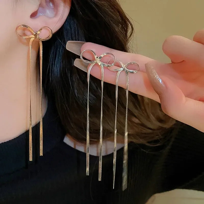 Orecchini pendenti da donna con strass a nappa lunga e catene, colore oro, orecchini pendenti delicati con ciondoli, gioielli di moda