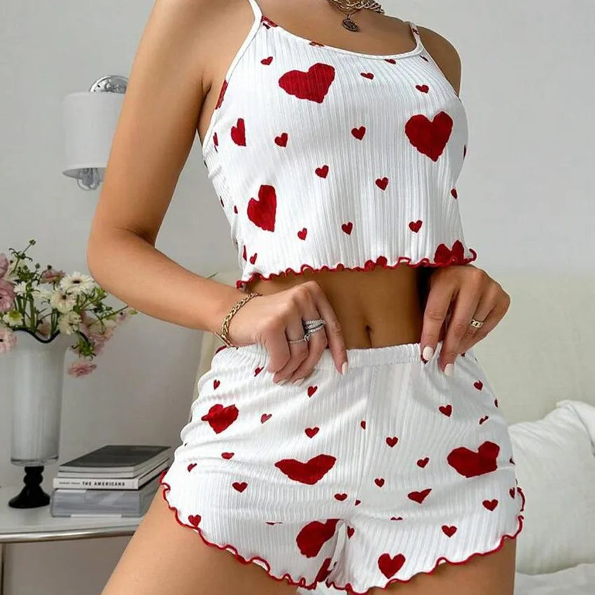 Pigiama da donna, set due pezzi: canotta corta e pantaloncini. Taglie S, M, L. Colore bianco. Traspirante, morbido, casual, con stampa "Love".