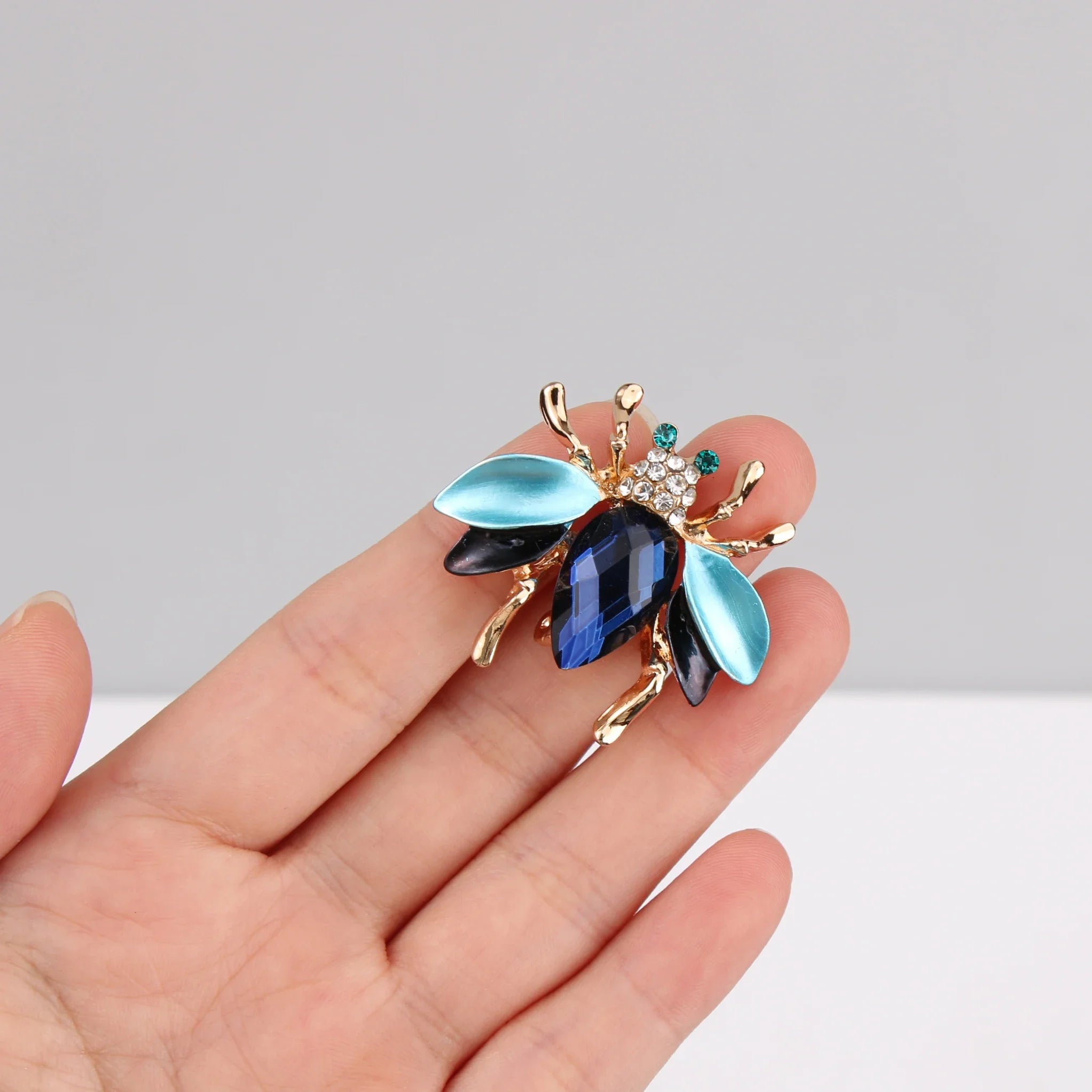 Spilla Corsage alla Moda con Strass Blu, Piccola Ape Carina, Unisex, per Feste, Vacanze, Regalo di Natale, Spilla