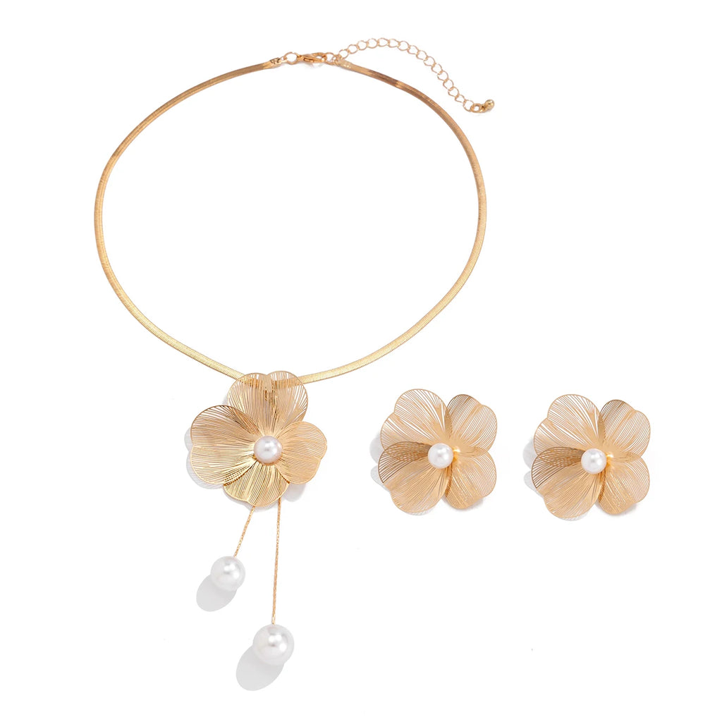 Ingemark Collana Girocollo con Ciondolo a Fiore Romantico Imitazione Perla Orecchini a Perno da Donna Set di Gioielli alla Moda Kpop con Catena a Serpente
