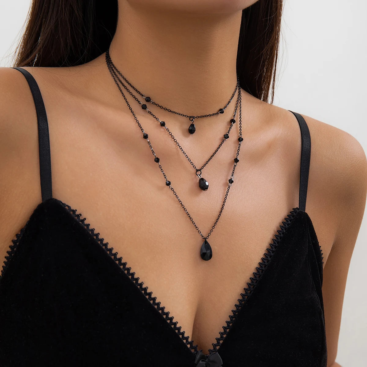 IngeSight.Z Set di collane a ciondolo a goccia in cristallo nero gotico a più strati per donna, girocollo vintage con catena a maglie in metallo nero