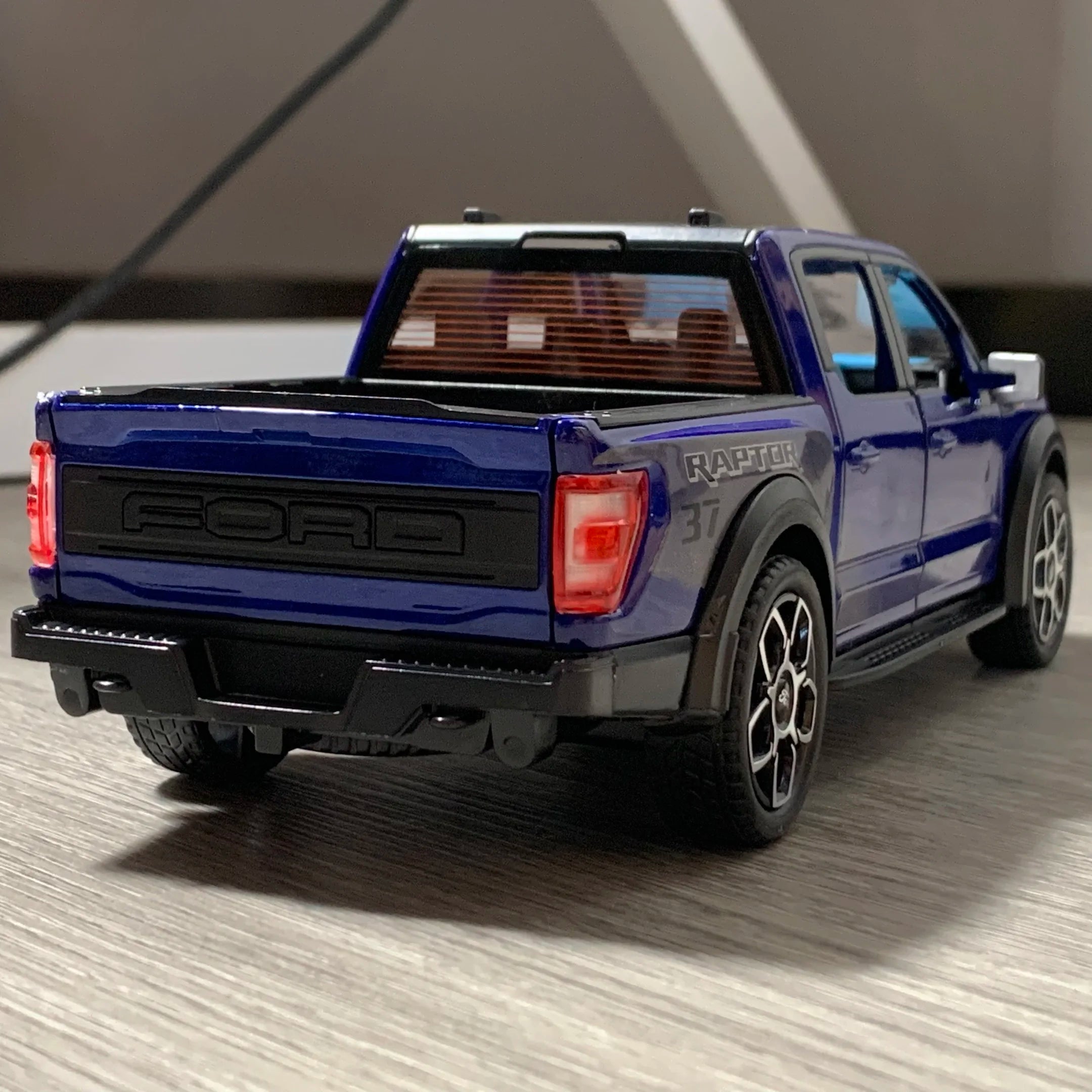 1:20 Ford Raptor F150 Pickup Truck Toy Car Model Alloy Diecast Doors Opened Pull Back Sound Light Scale Model Car Toys For Boys