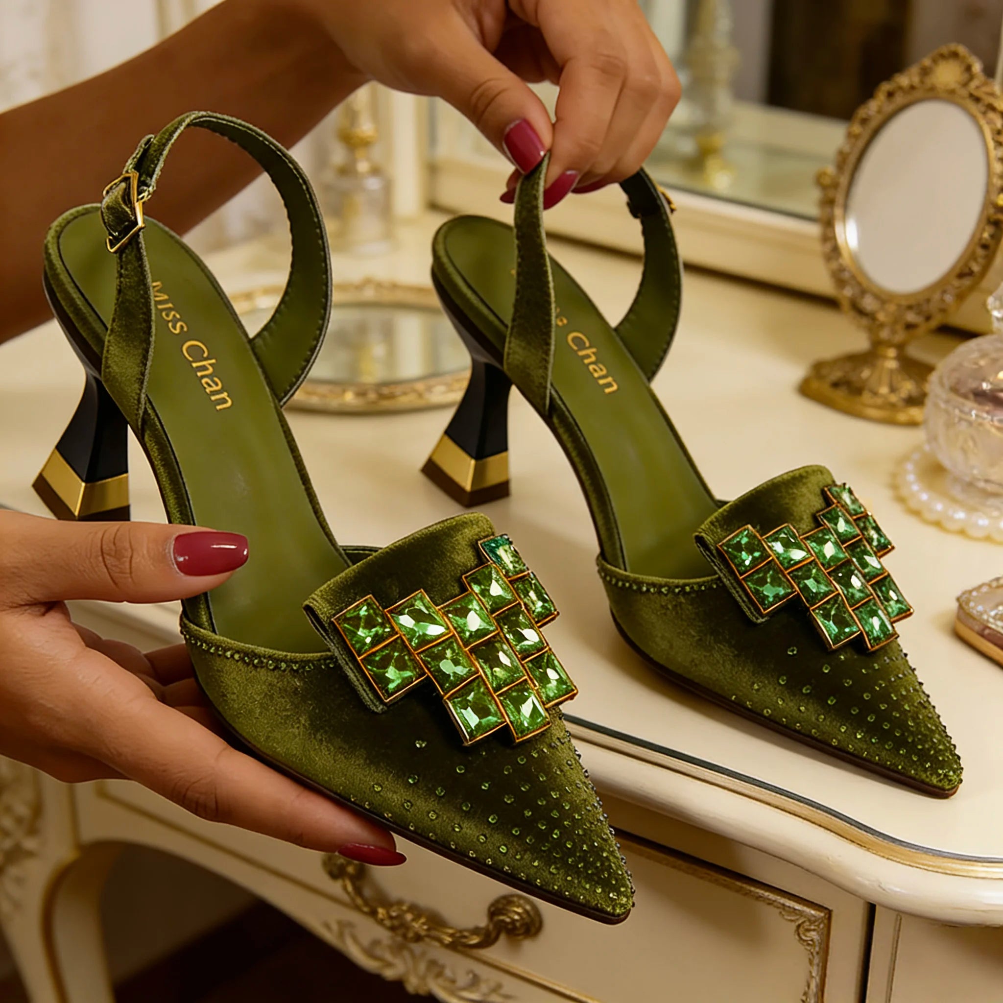 Venus Chan 2026 Eleganti Décolleté Slingback Verdi con Strass – Design Italiano, Punta Affusolata, Scarpe da Sposa e da Sera